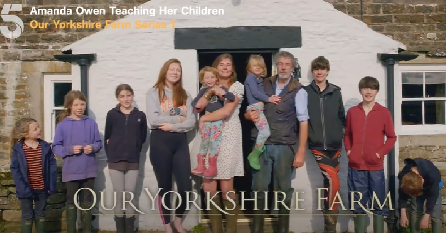 Amanda Owen and husband Clive with their nine children on Our Yorkshire Farm