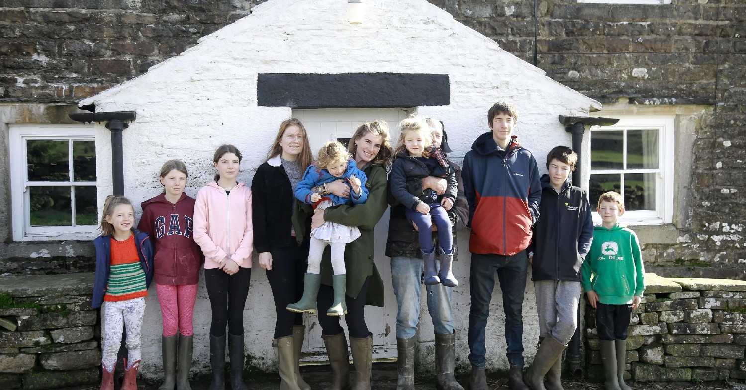 Amanda and Clive Owen with their children