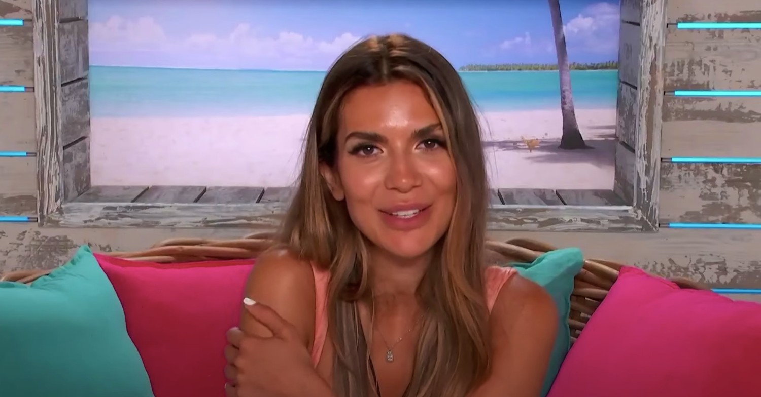 Ekin-Su smiling on Love Island