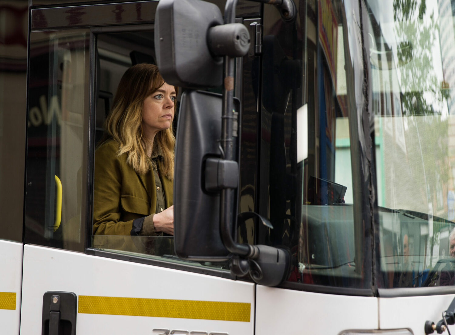 Coronation Street defiant Toyah gets into the bin lorry