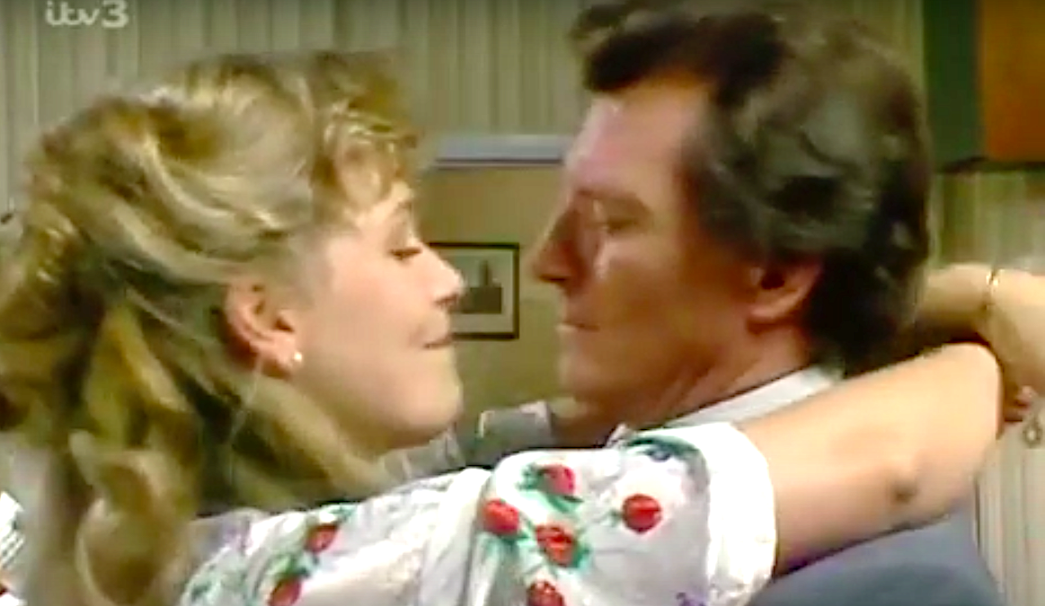 Mike and Susan Baldwin get smoochy in Coronation Street