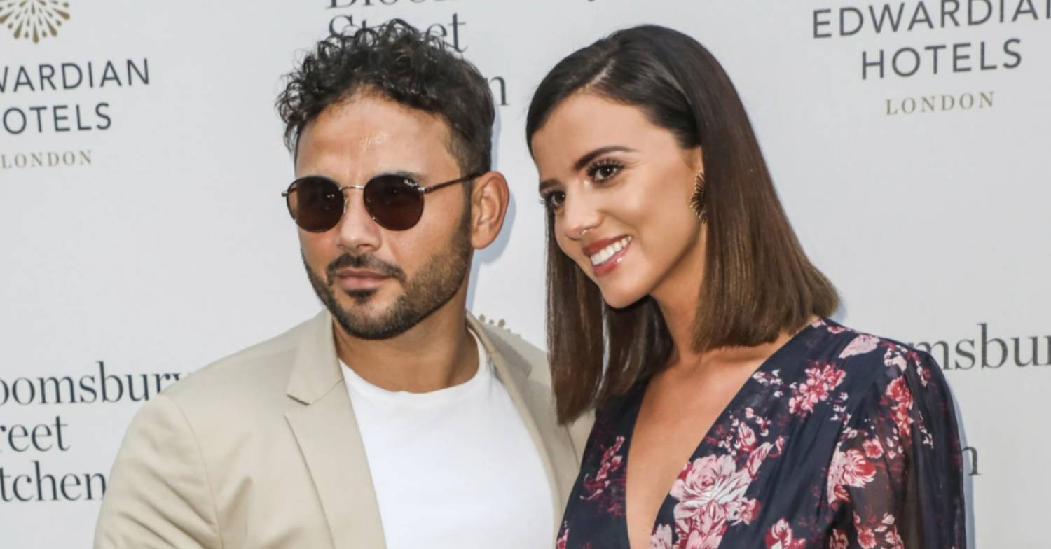 Lucy Mecklenburgh and Ryan Thomas pose for the cameras