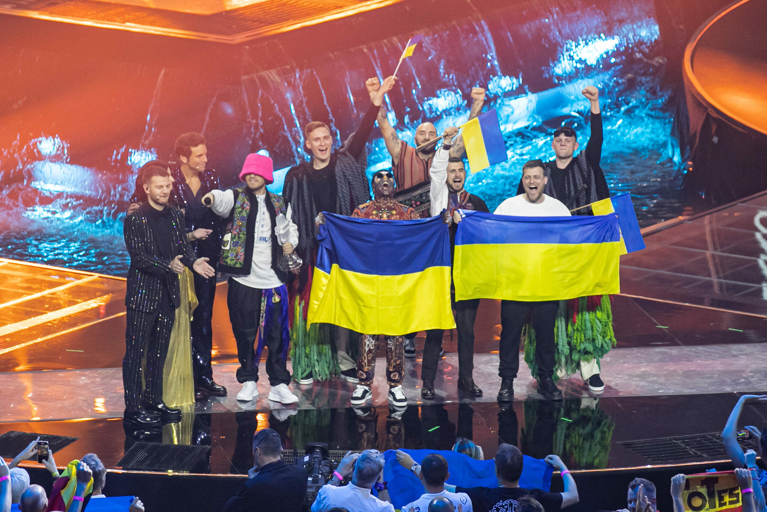 Ukraine at Eurovision 2022 holding up flags