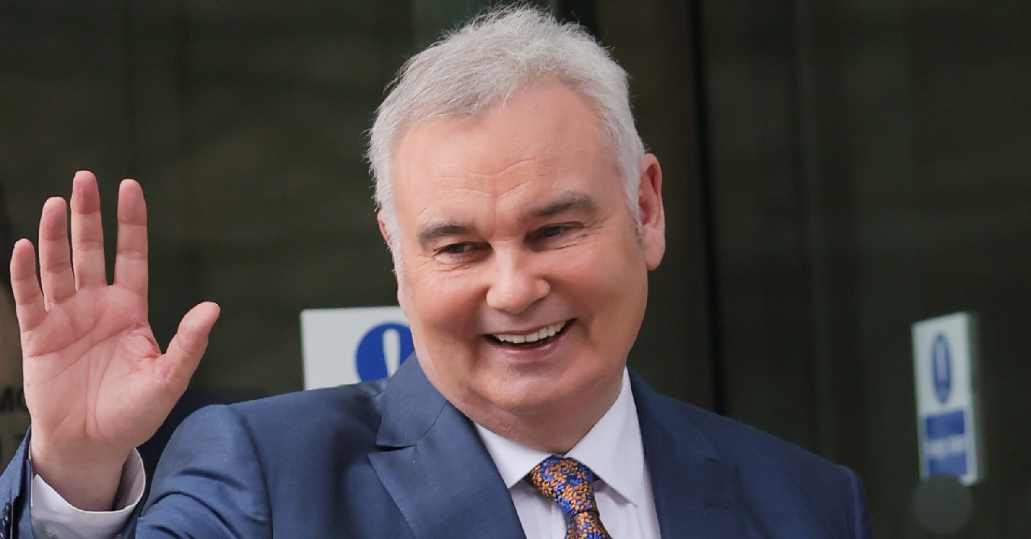 Eamonn Holmes waving leaving GB news office