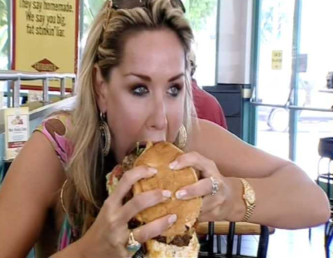 claire sweeney eating a burger
