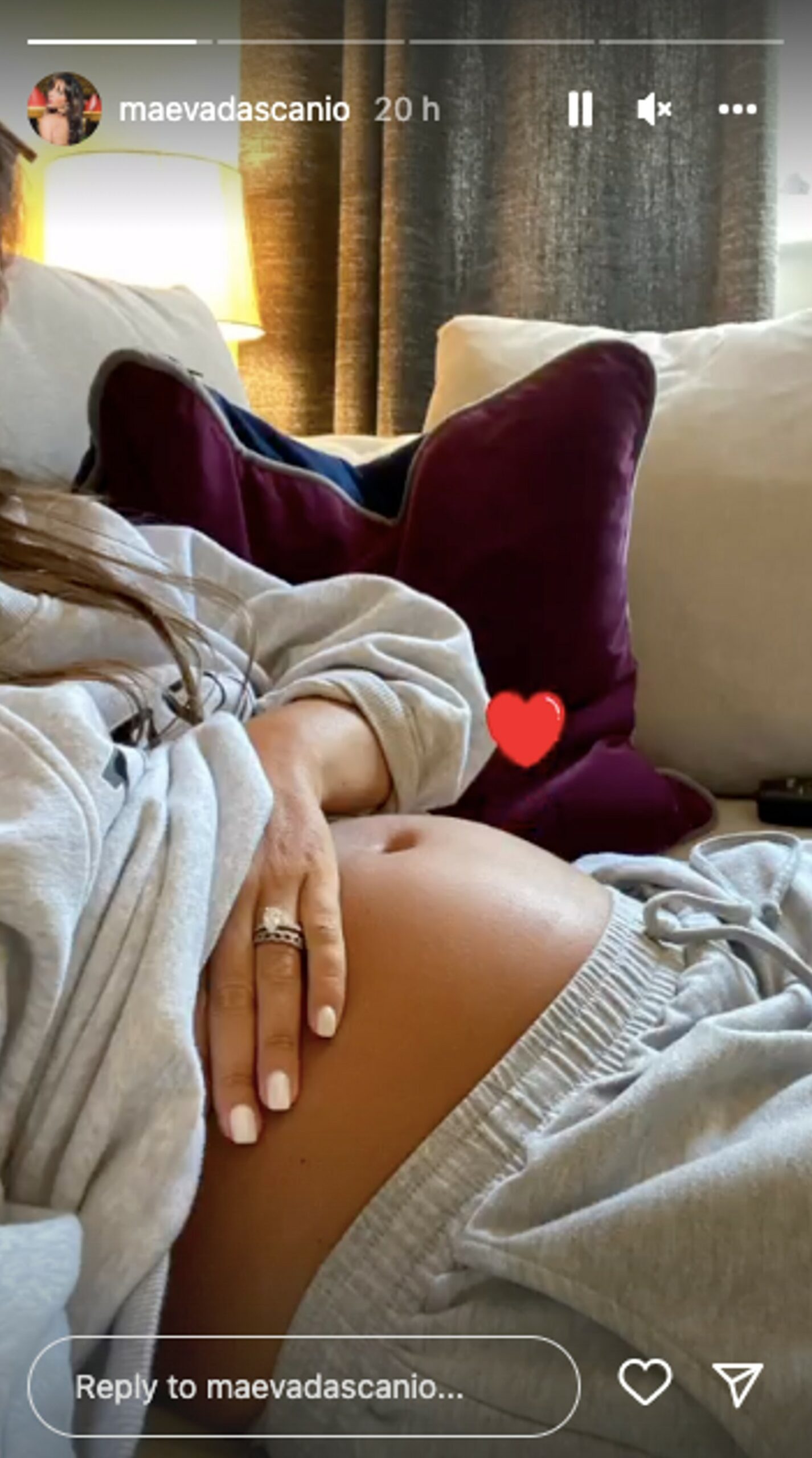 Maeva D'Ascanio caressing her baby bump on Instagram