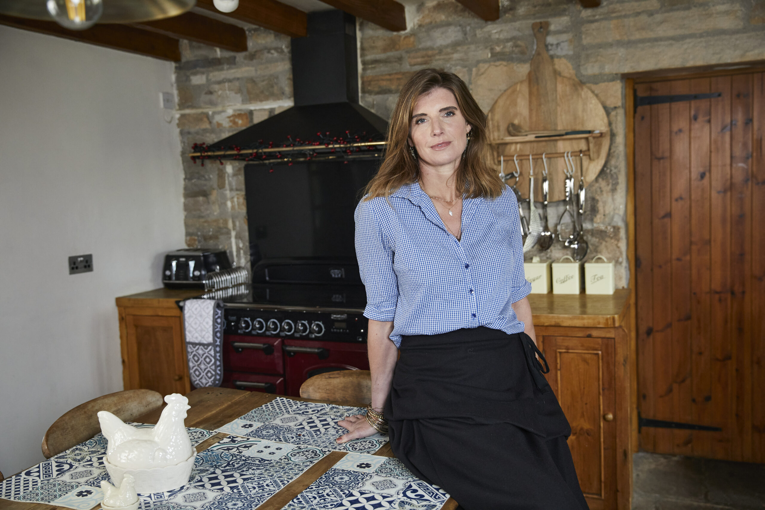 Amanda Owen posing in her kitchen looking sad