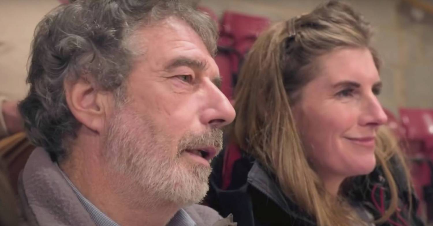 Clive Owen and Amanda Owen look in the same direction