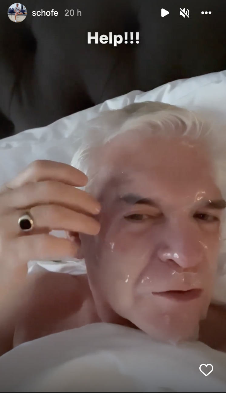 Phillip Schofield wearing a face mask on his Instagram story 
