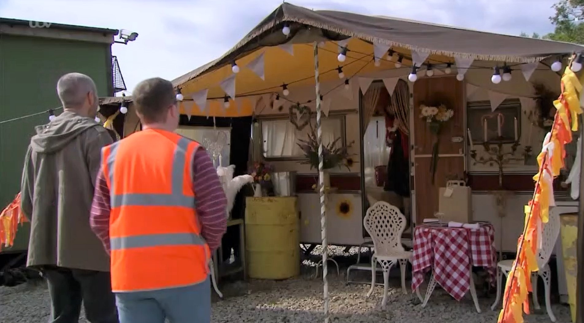 Emmerdale Sam and Vinny look at Lydia's caravan makeover