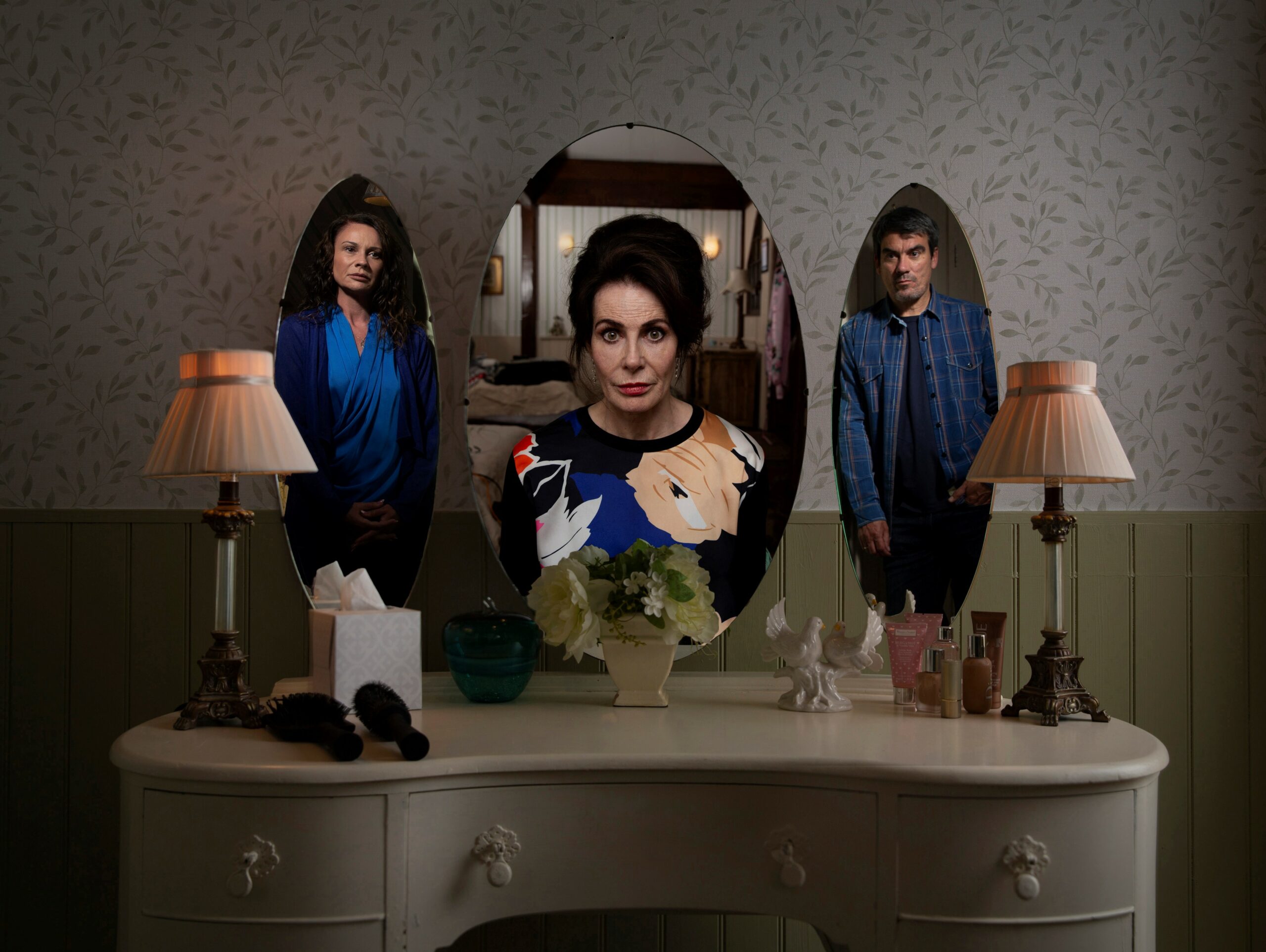 Emmerdale Chas, Faith and Cain all look upset in mirrors