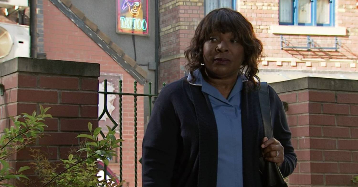 Aggie tells Tim off on Coronation Street