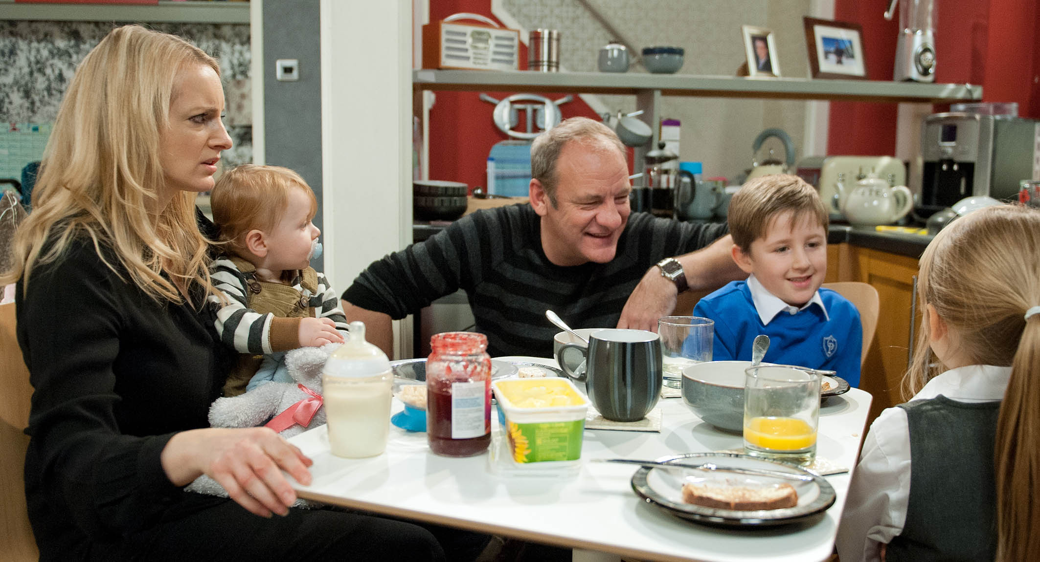 Nicola Carl Jimmy Elliot and Angelica Emmerdale 