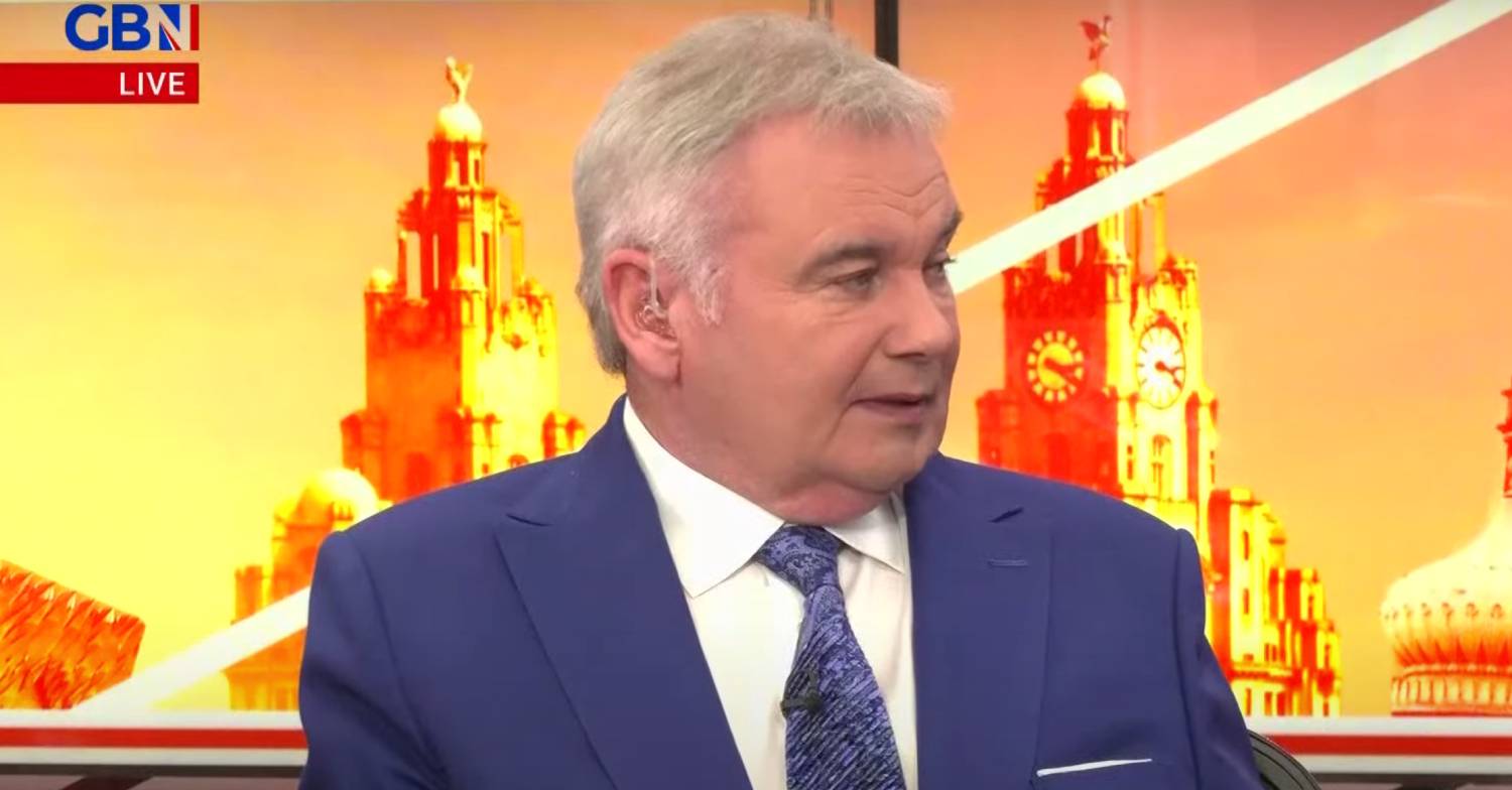 Eamonn Holmes turning to the side on GB News