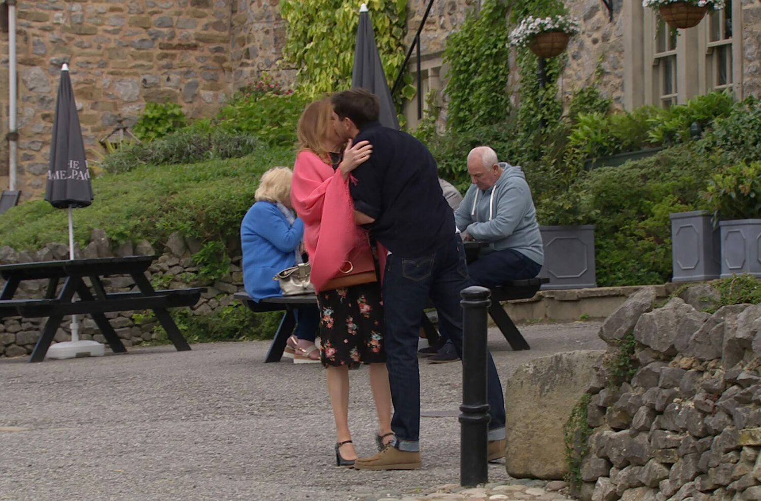 Laurel Thomas kisses Kit