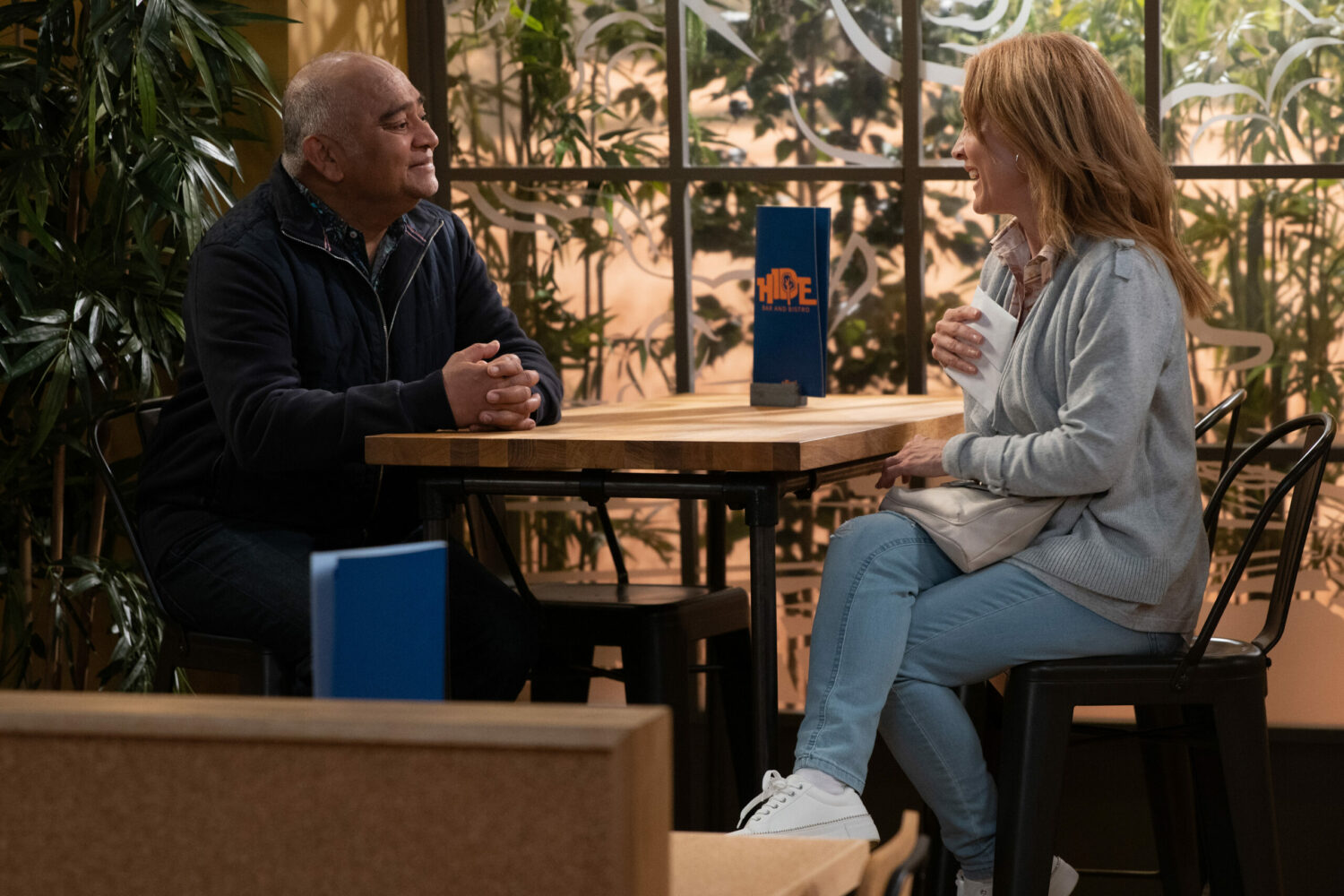 Rishi and Sandra meet in the Hop in Emmerdale