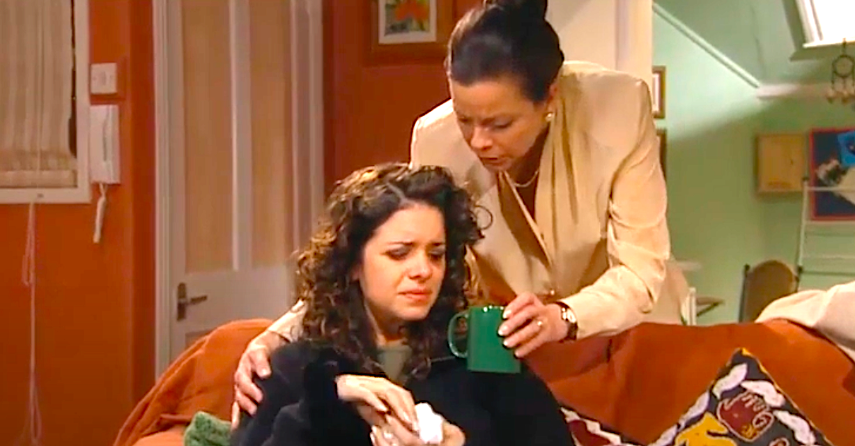Geena is comforted by her mum in Coronation Street