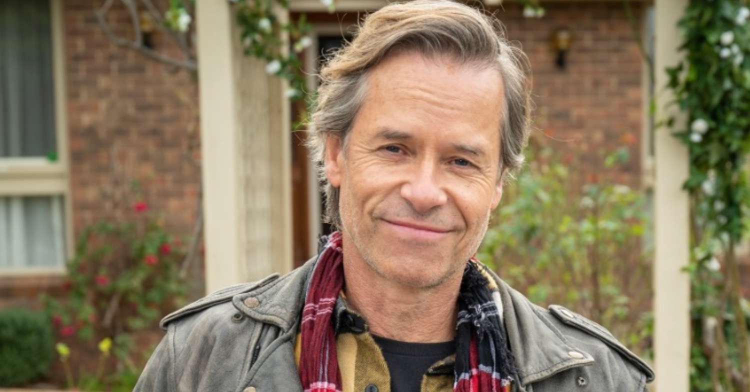 Guy Pearce returns to Neighbours