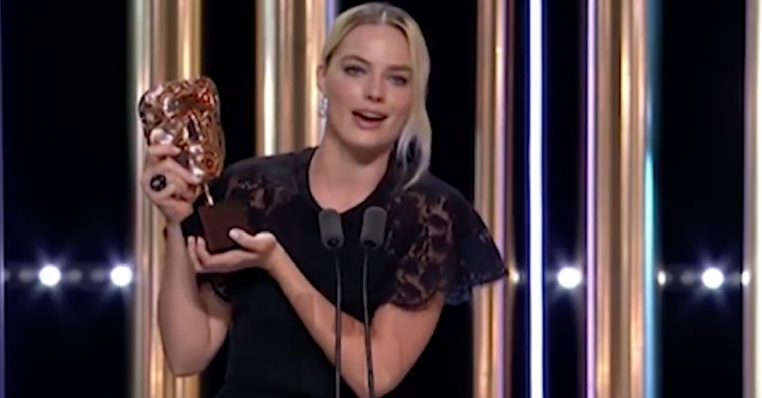 Margot Robbie collects award