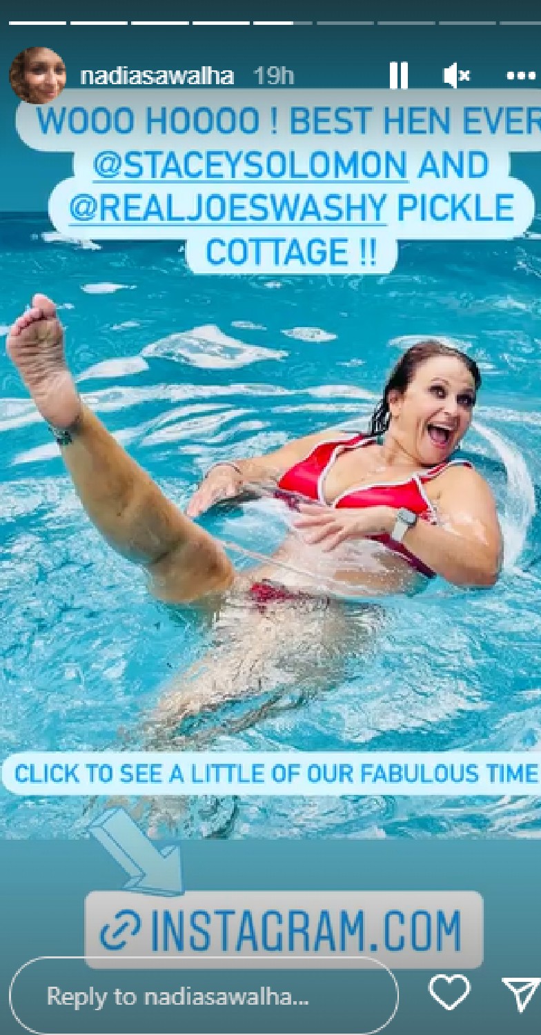 Nadia Sawalha puts leg up in the air in swimming pool on Instagram