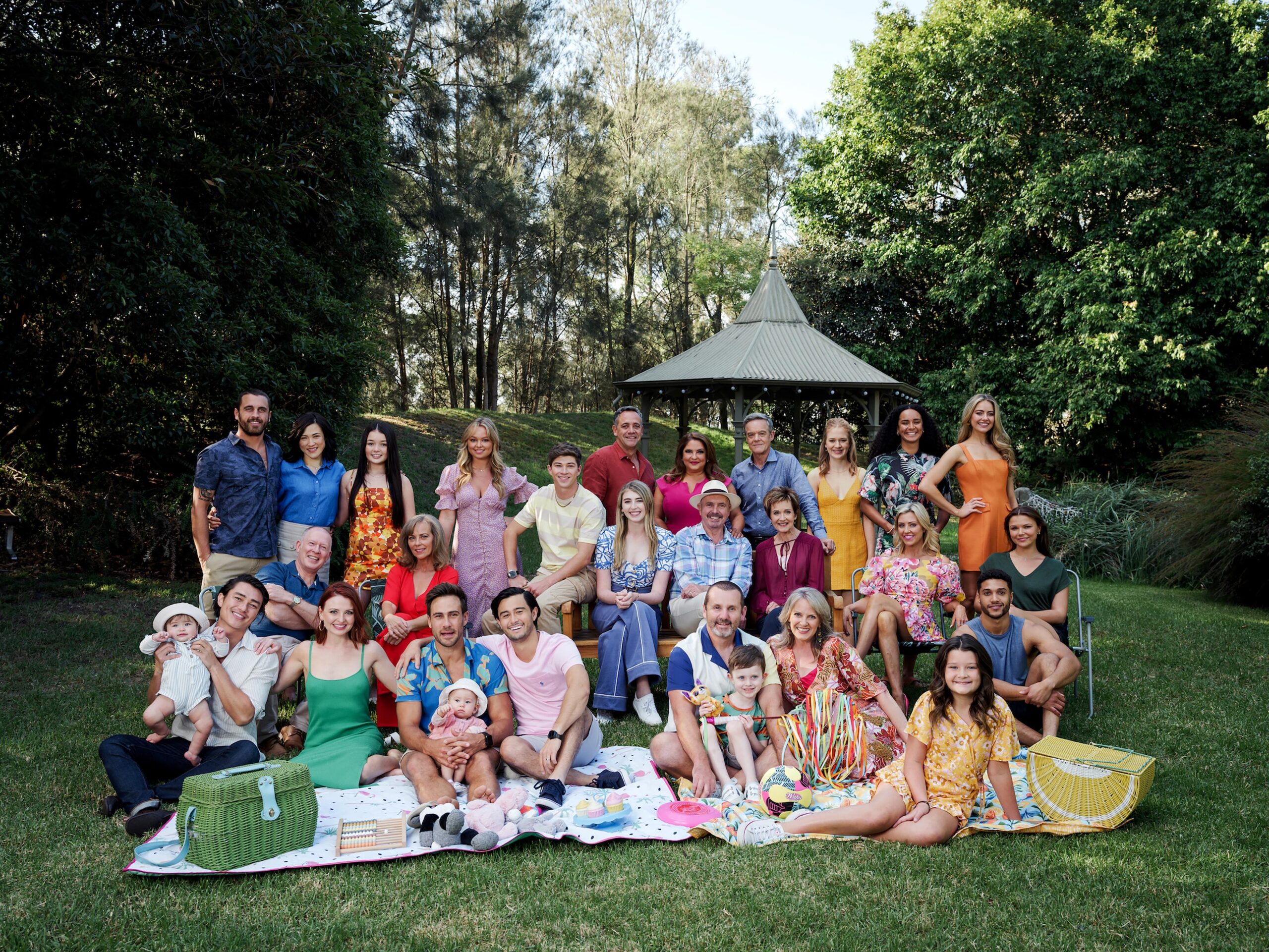 The Neighbours cast is having a picnic outside