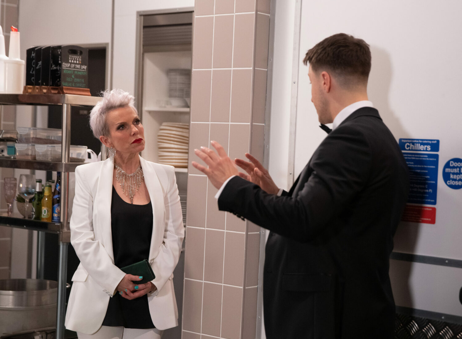 Ryan and Debbie plan a staged robbery on Coronation Street