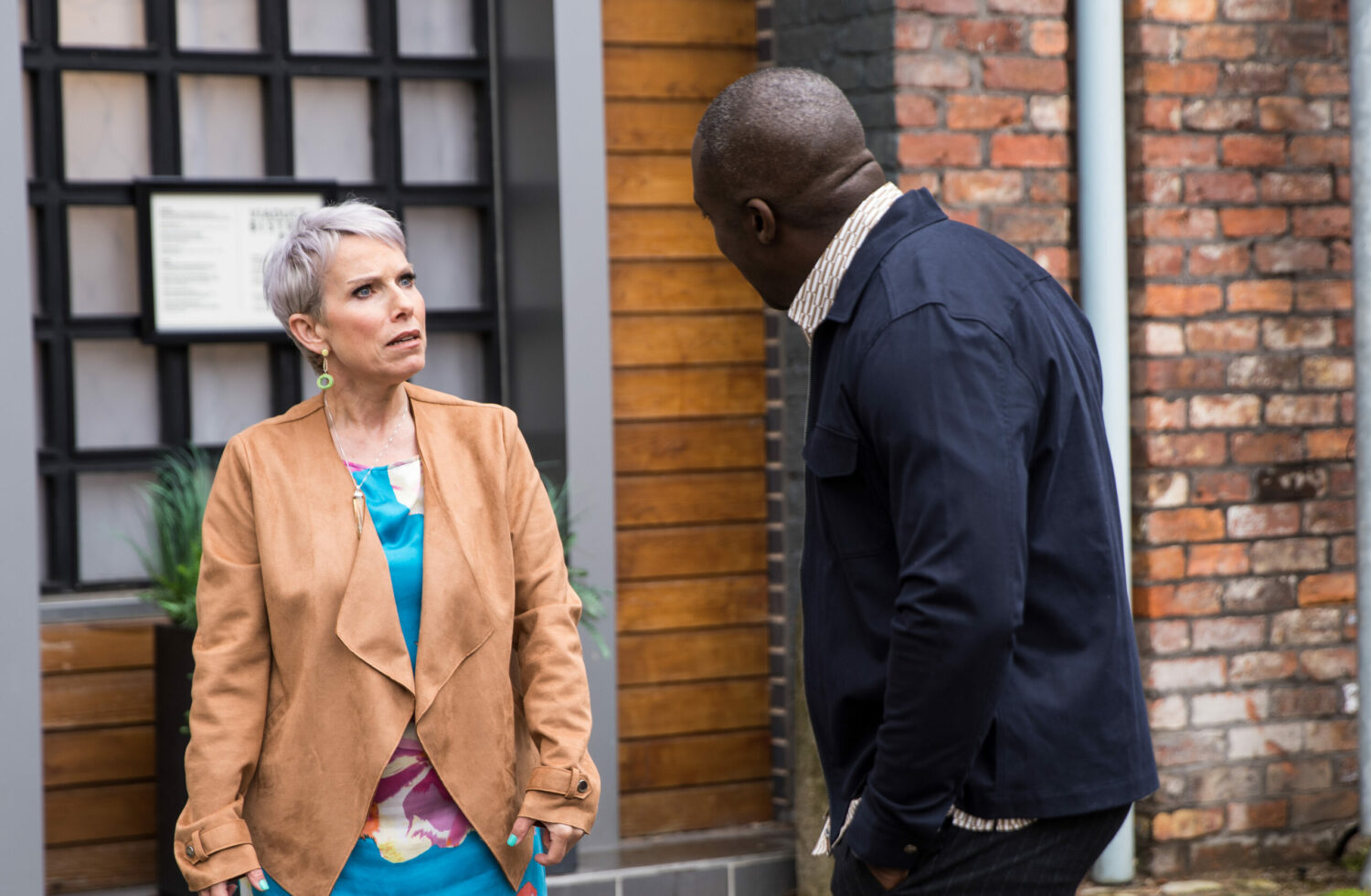 Debbie begs Ronnie on Coronation Street