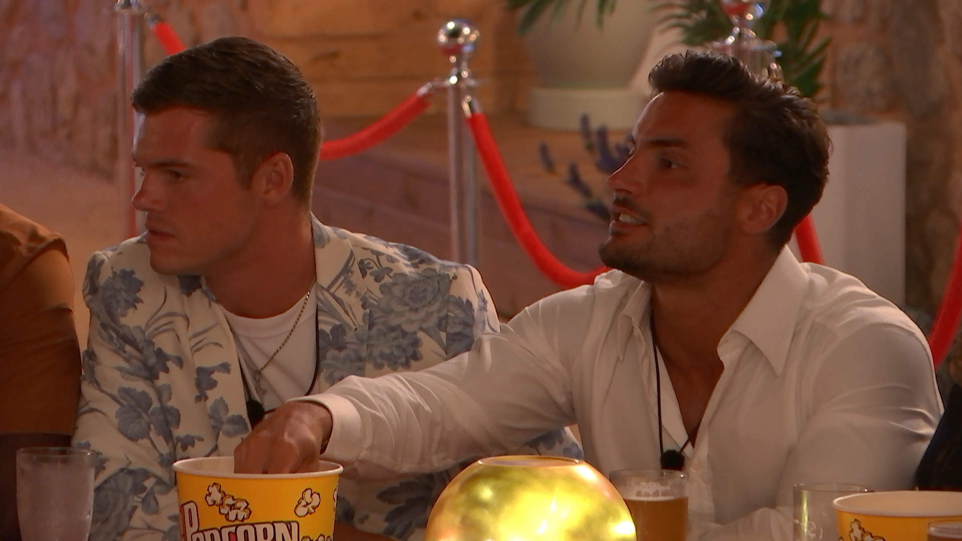 Davide points angrily on Love Island