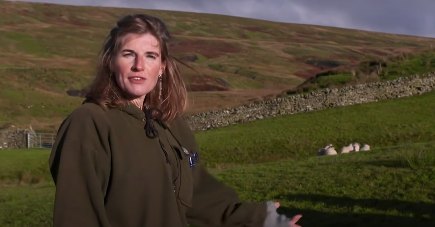 Amanda Owen wearing green on Our Yorkshire Farm