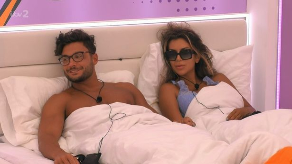 Love Island Davide and Ekin-Su in bed