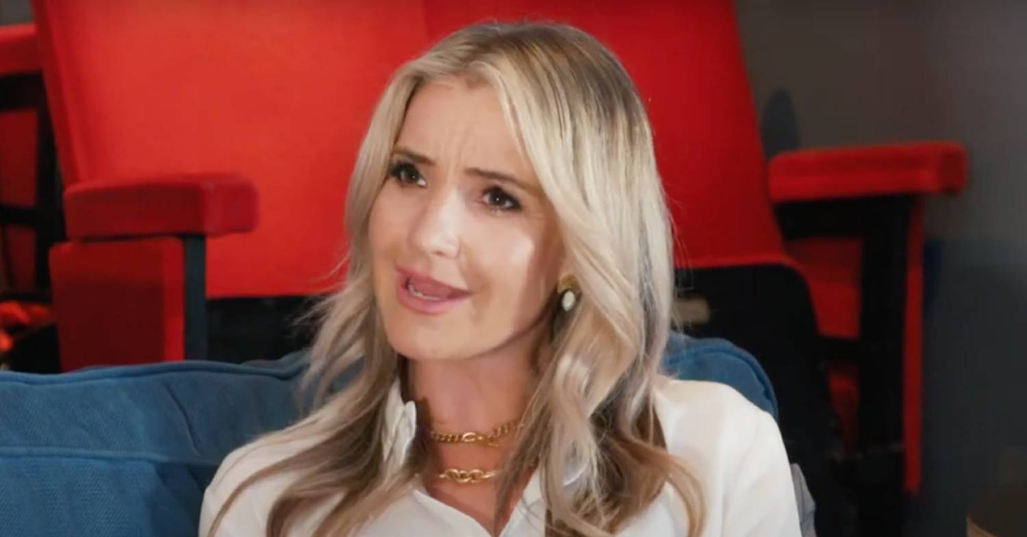 Helen Skelton appears upset