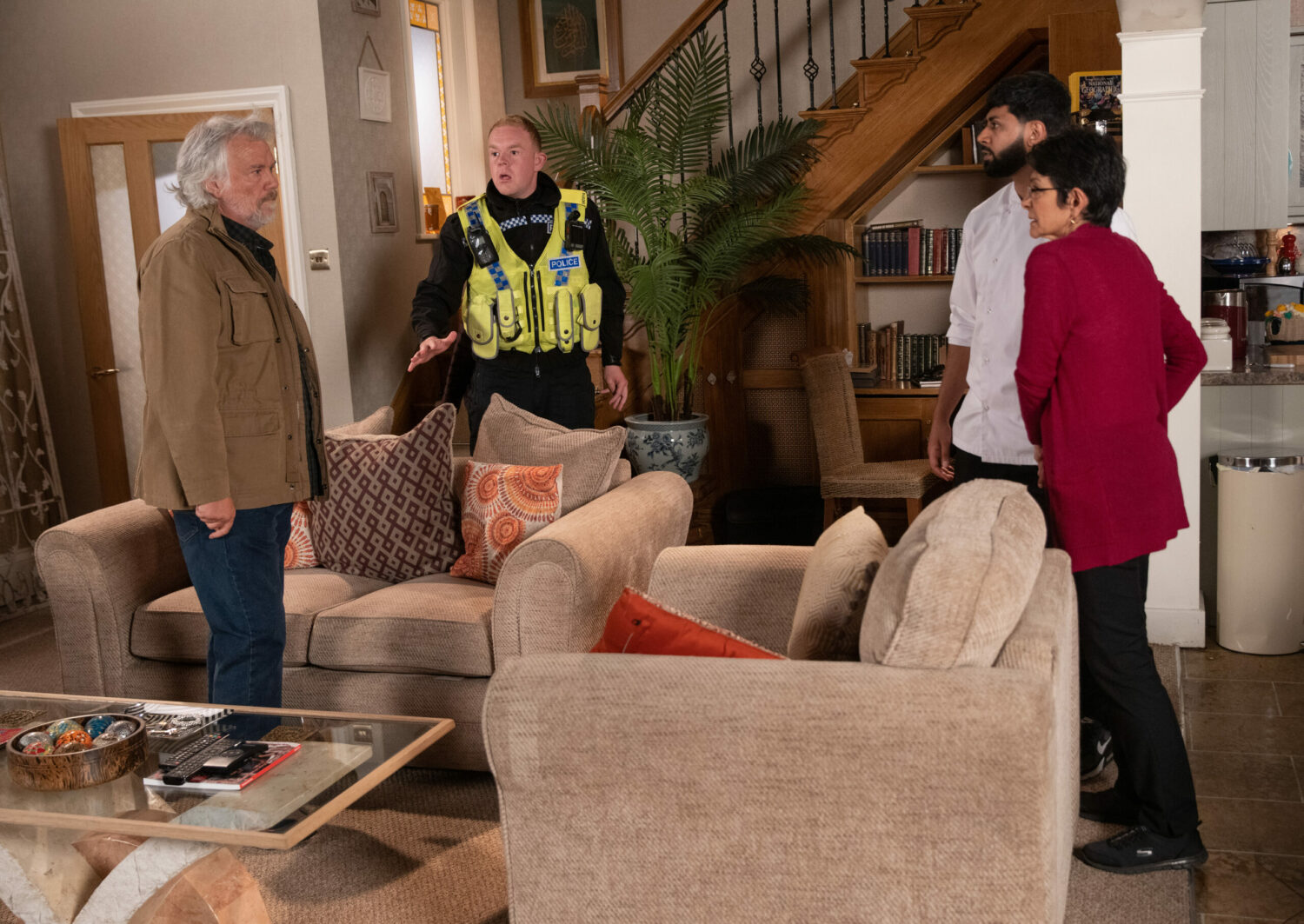 Coronation Street Craig arrives to arrest Stu when he tries to make Yasmeen hear him out