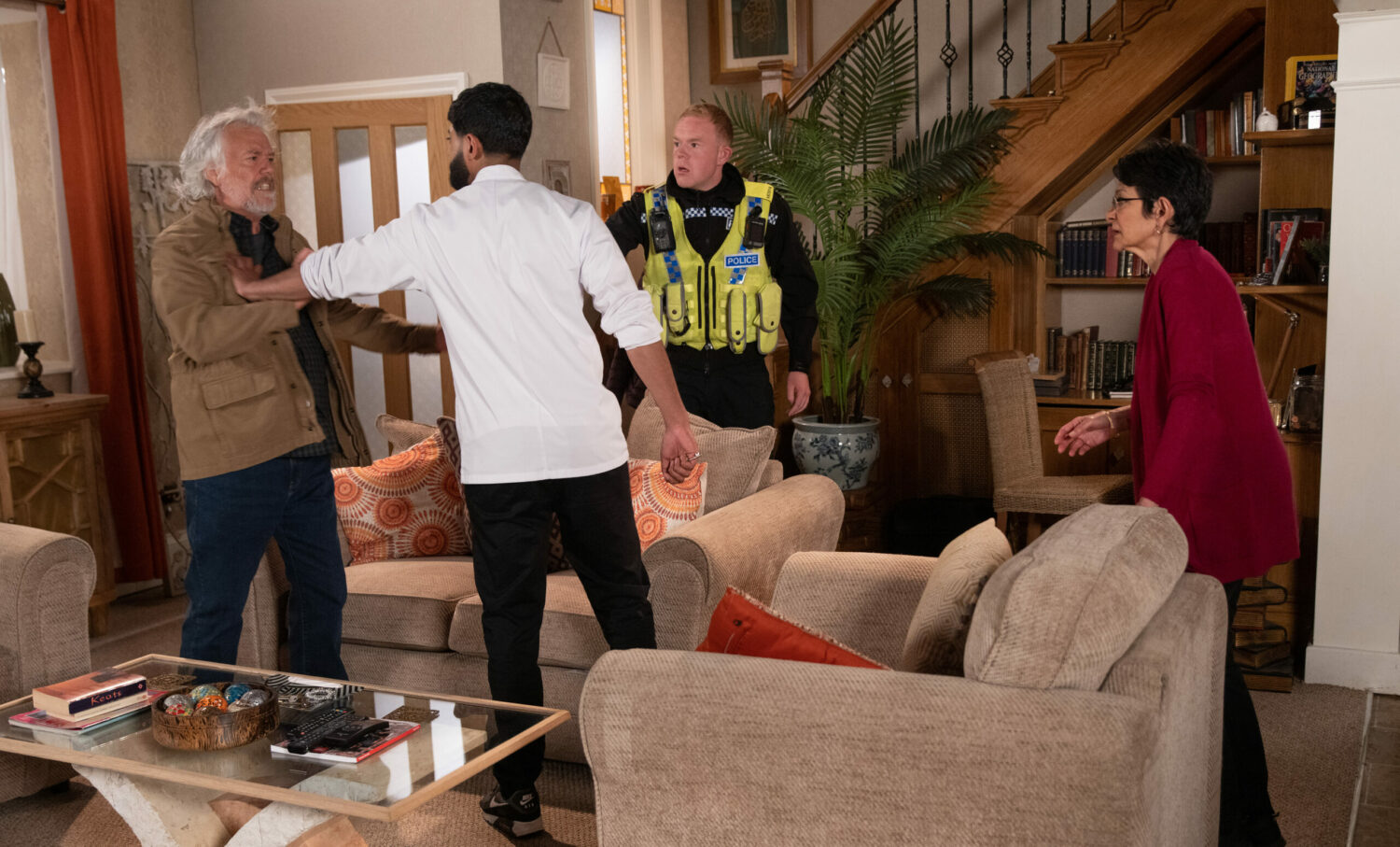 Coronation Street Craig arrives to arrest Stu when he tries to make Yasmeen hear him out