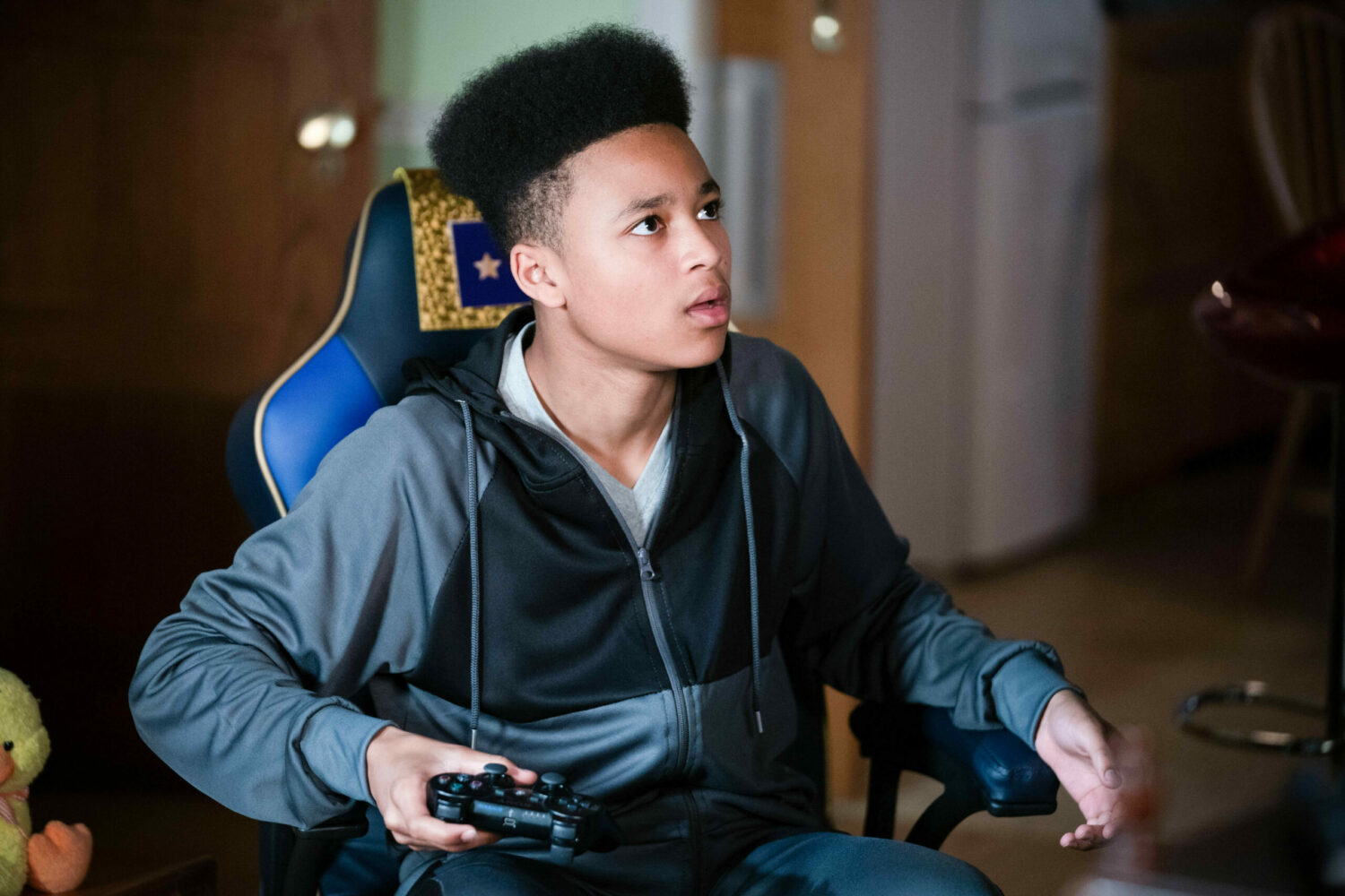 EastEnders Chelsea lays into Denzel as he plays his computer game