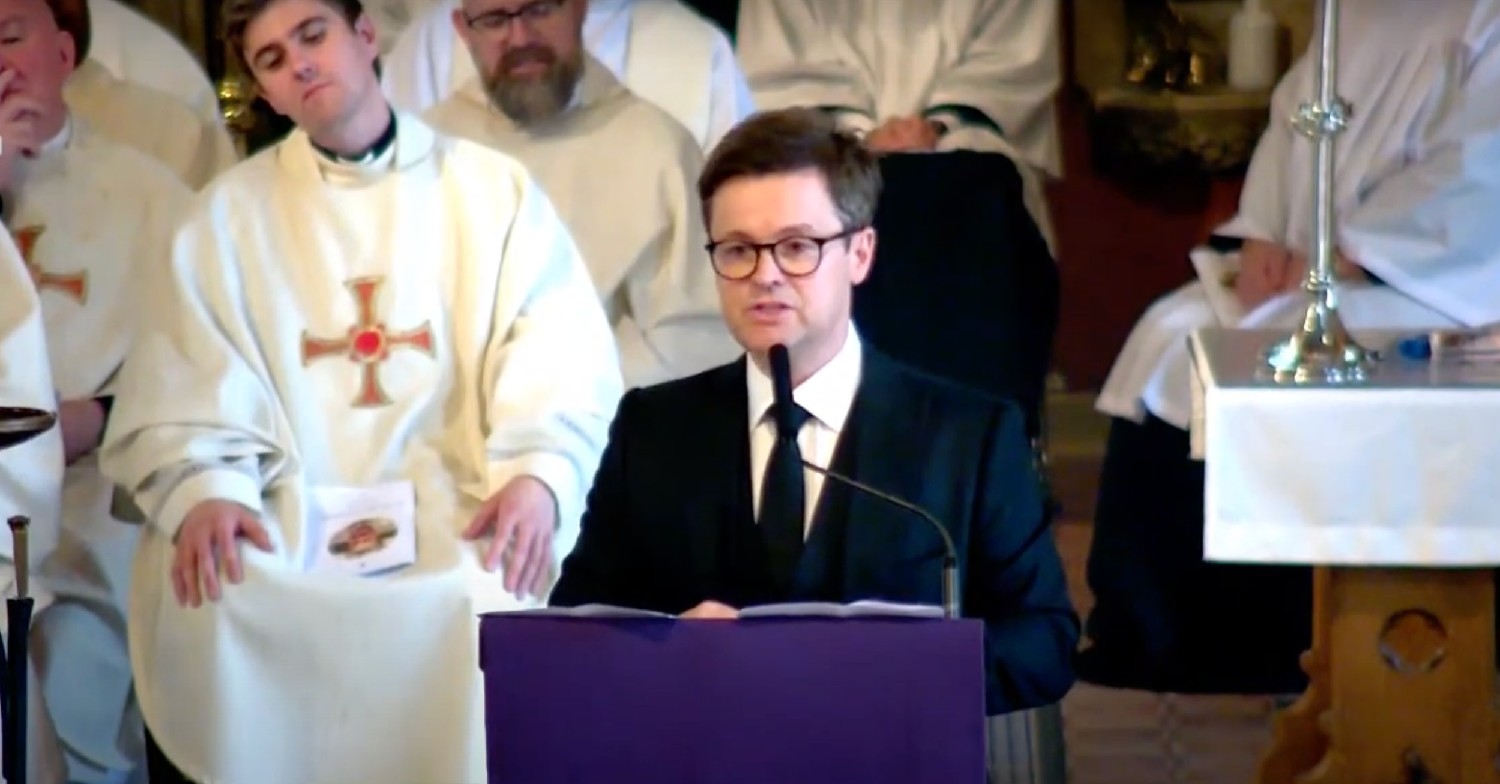 Declan Donnelly speaking at his brother's funeral