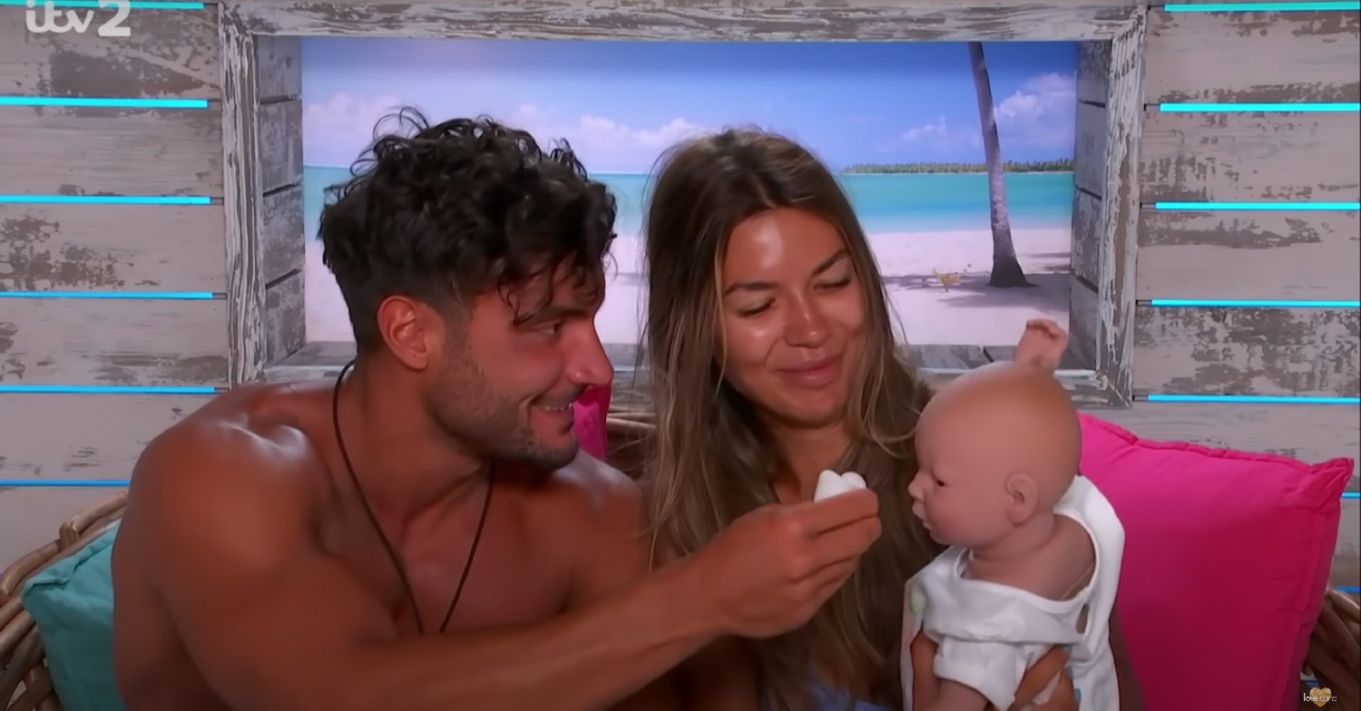 Davide and Ekin-Su on Love Island 2022
