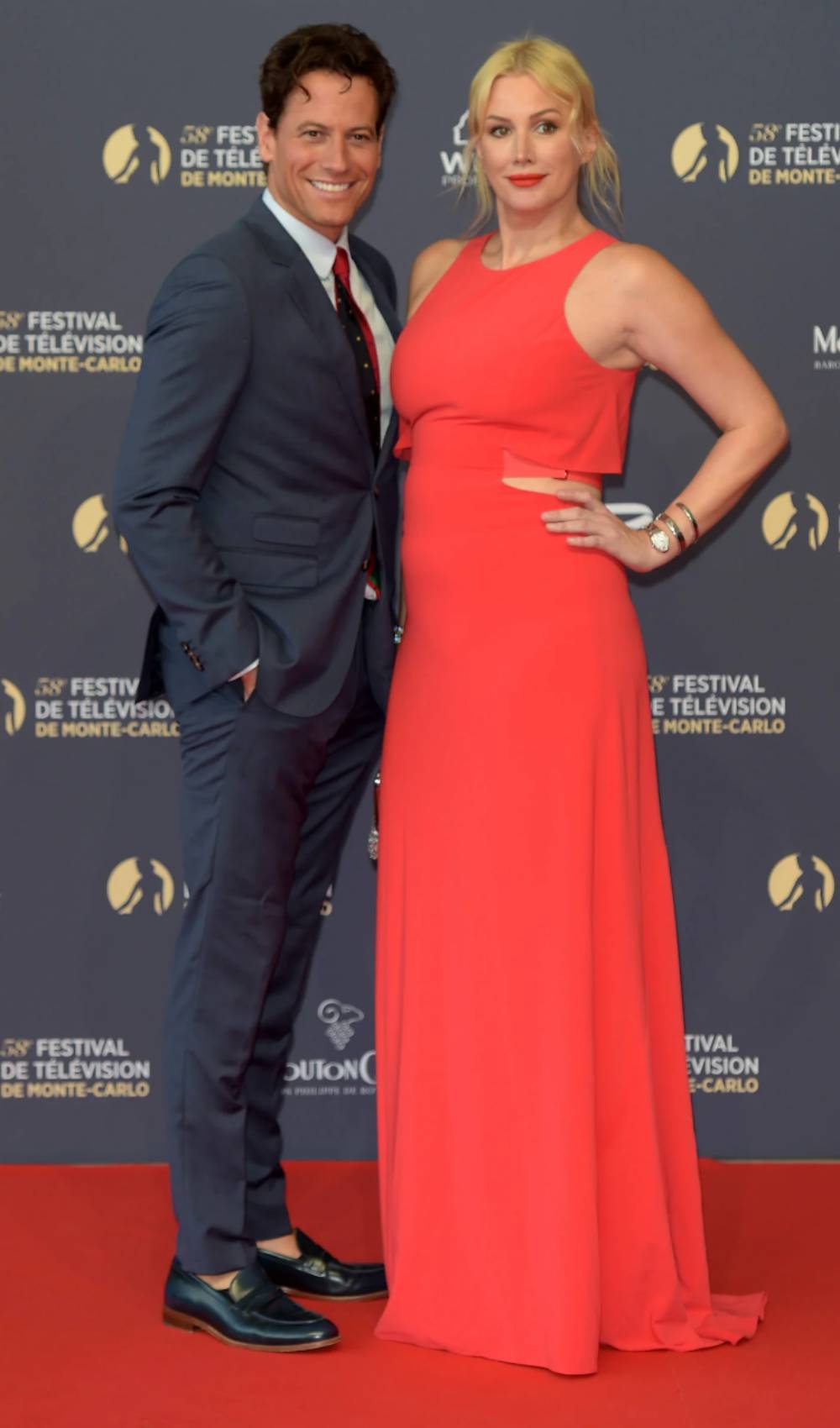Ioan Gruffudd and Alice Evans pose on a red carpet before their split