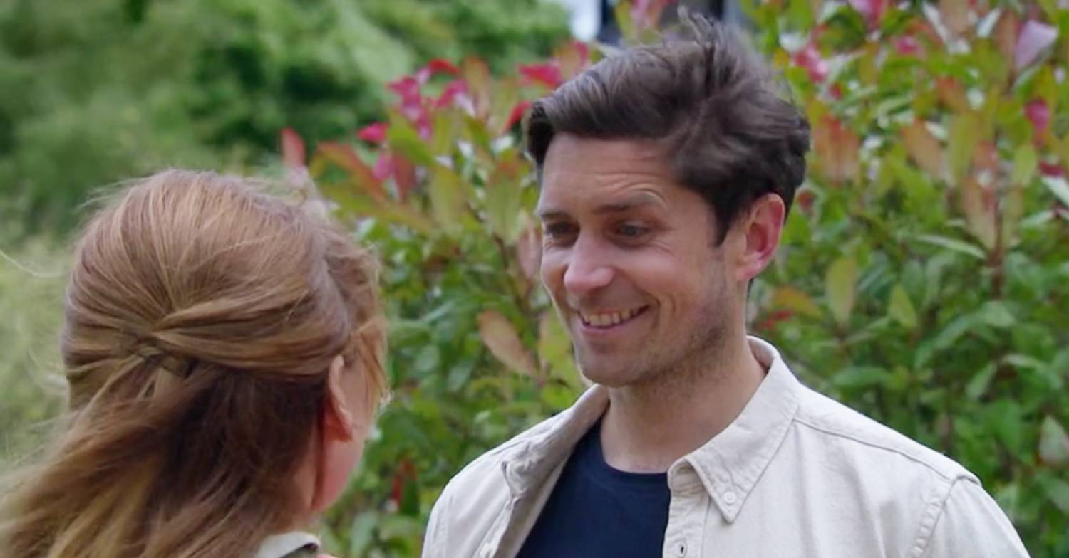 Emmerdale Kit chats up Laurel