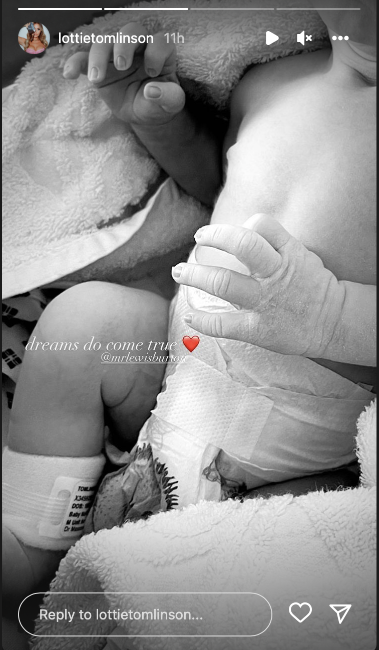 Lottie Tomlinson's baby on her Instagram story