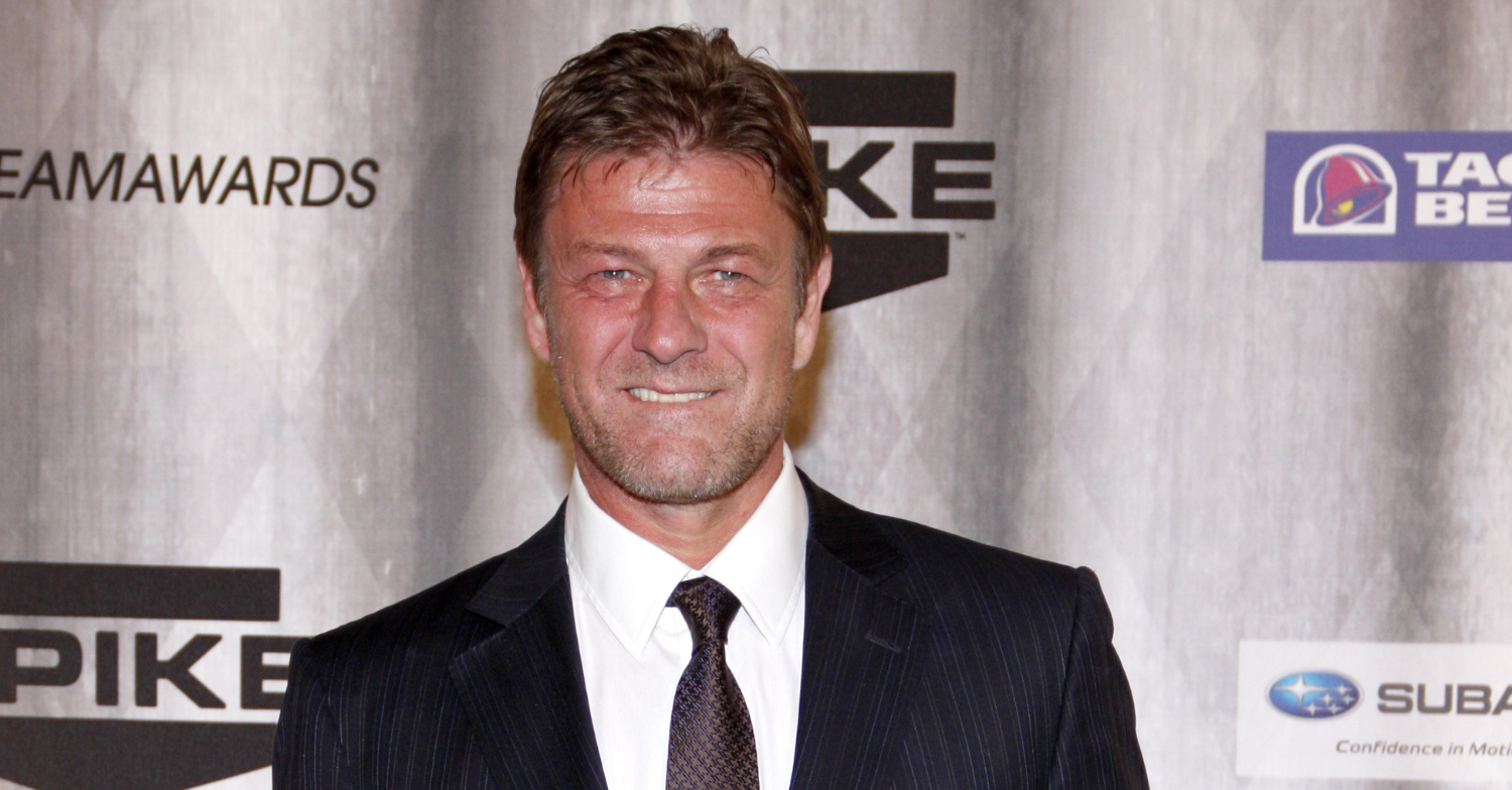 Sean Bean smiling on the red carpet