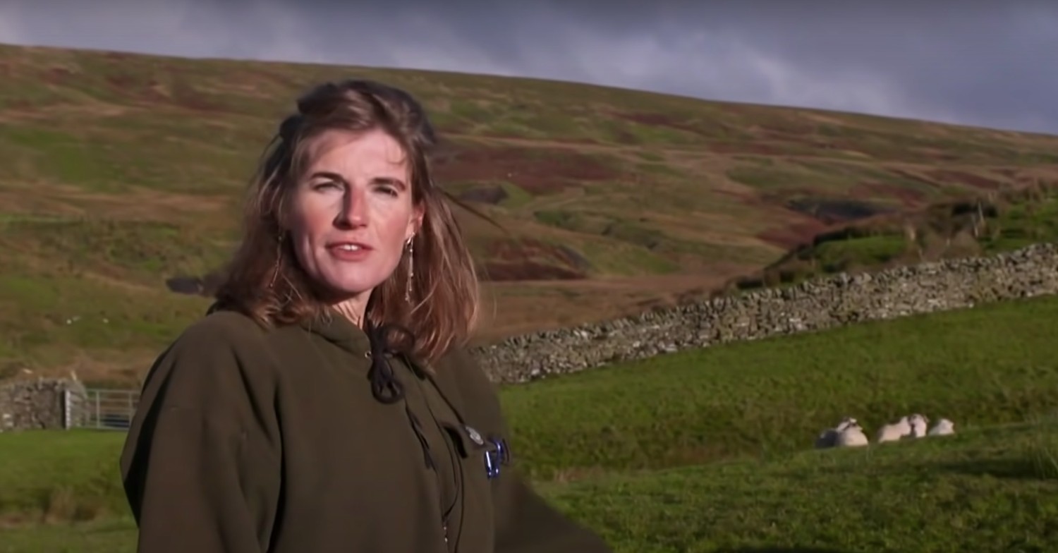 Amanda Owen wearing green on Our Yorkshire Farm