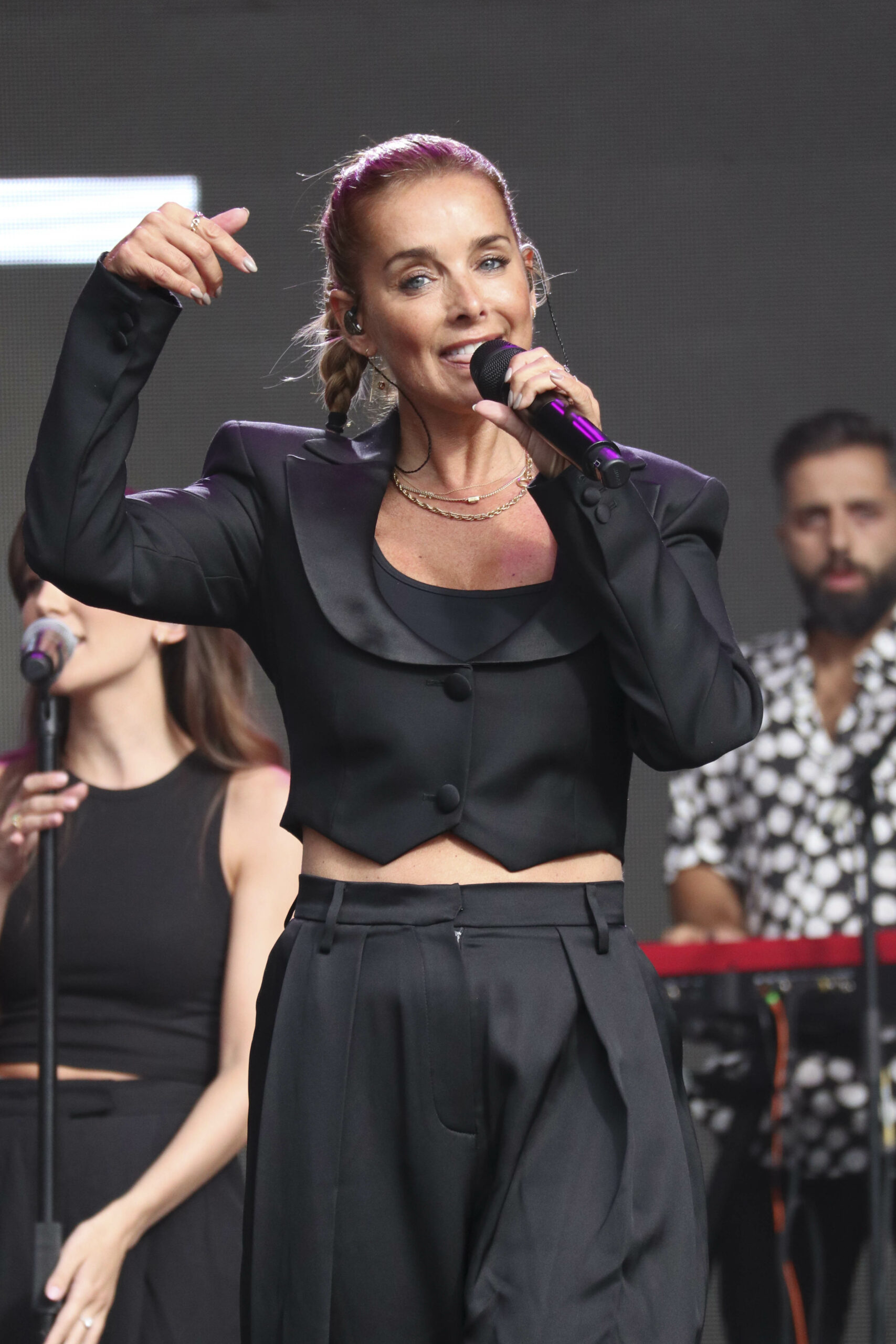 Louise Redknapp singing and performing on stage