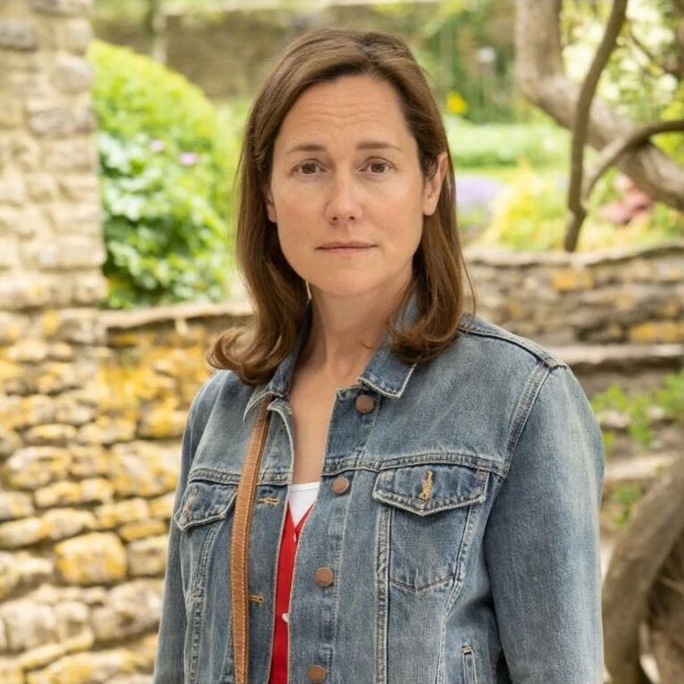 Lucy Liemann as Sarah Bloxby in Agatha Raisin