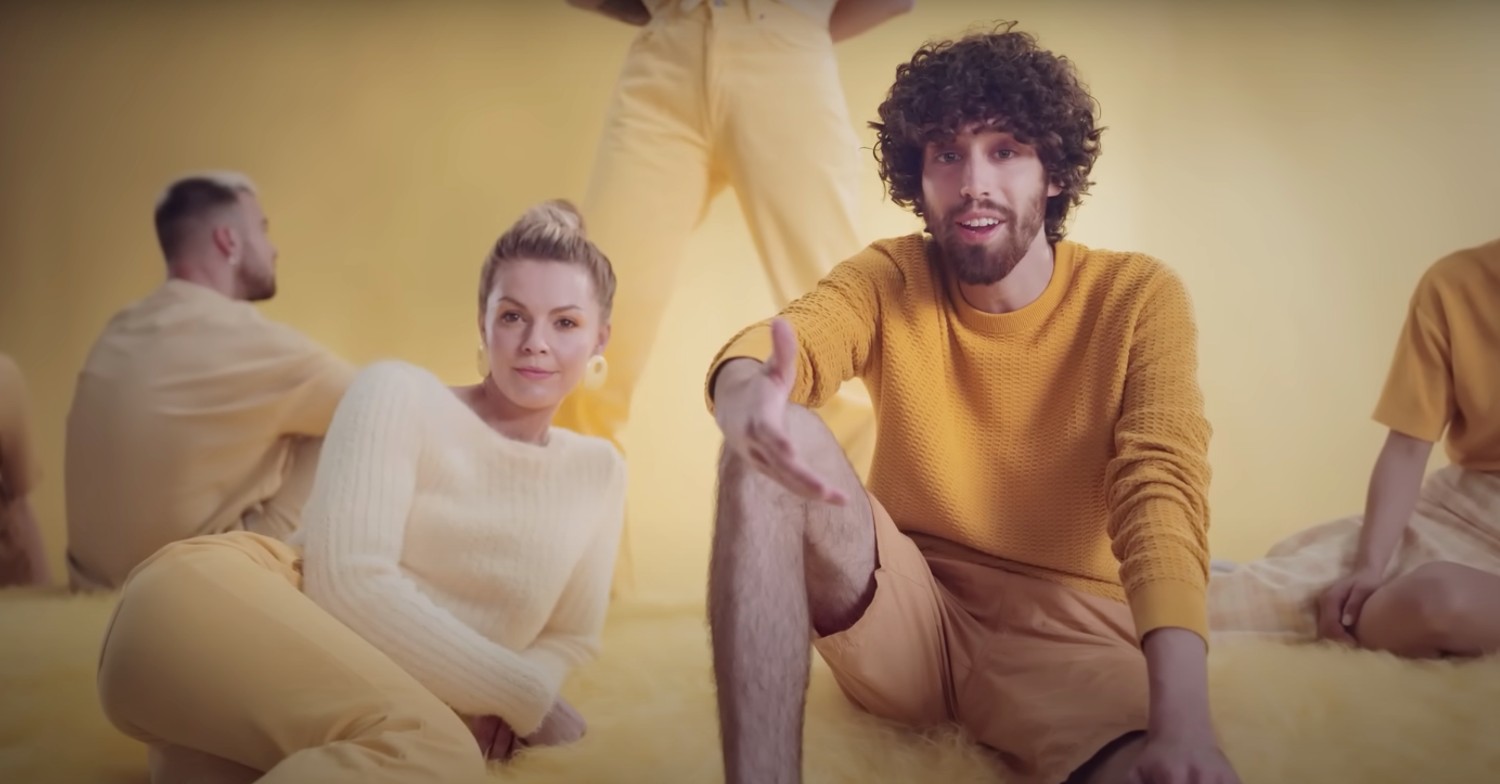 A group of singers wearing yellow in the Crown Paints advert
