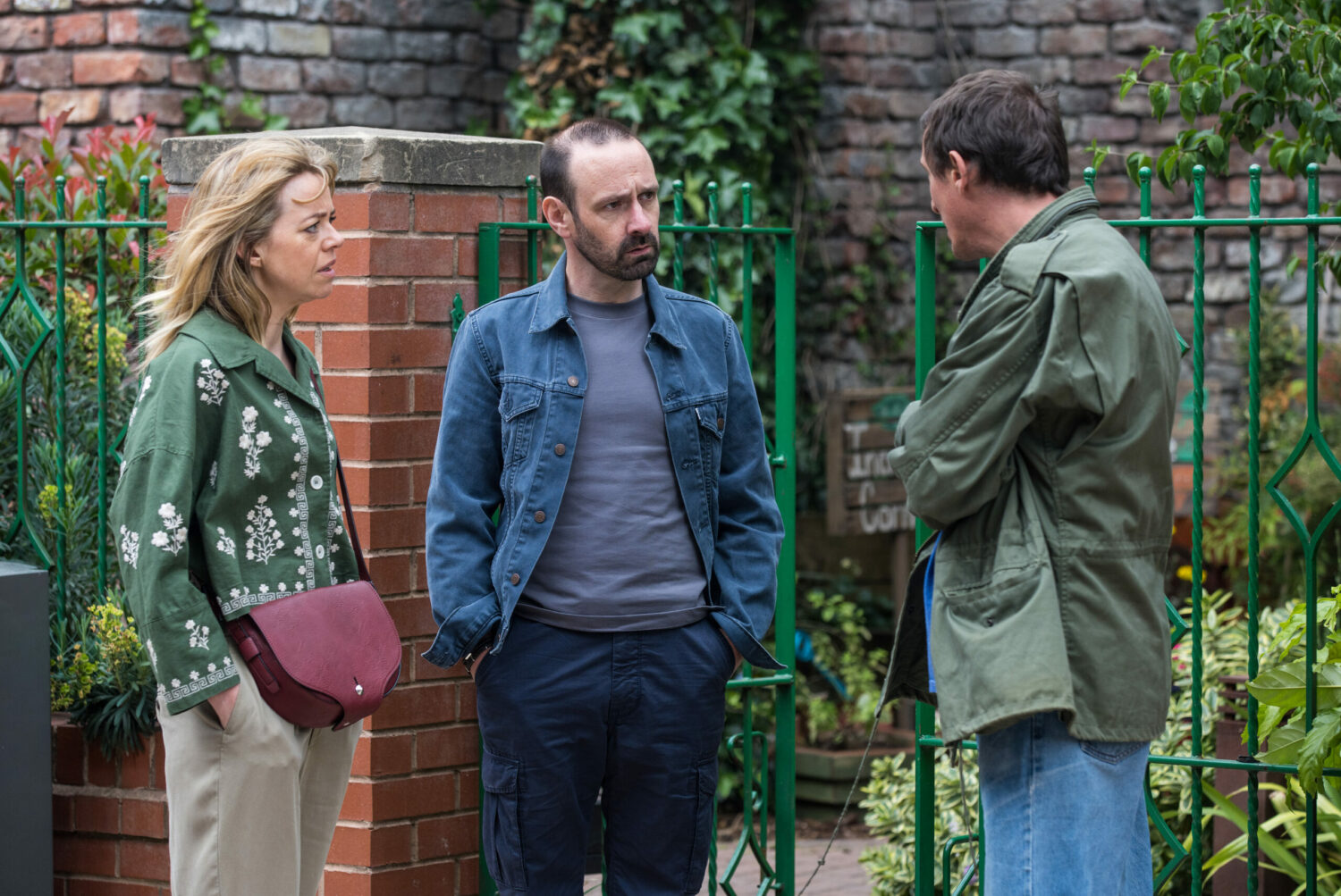 Coronation Street Toyah, Spider and Griff are planning an ambush