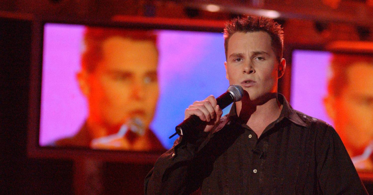 Pop Idol contestants - Aaron Bayley sings into a mic