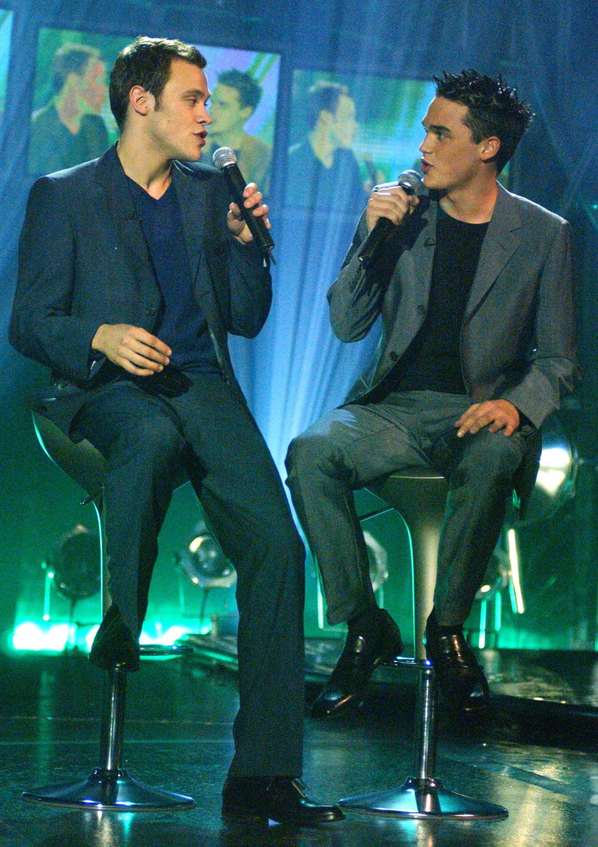 Pop Idol contestants Will Young and Gareth Gates sing to one another