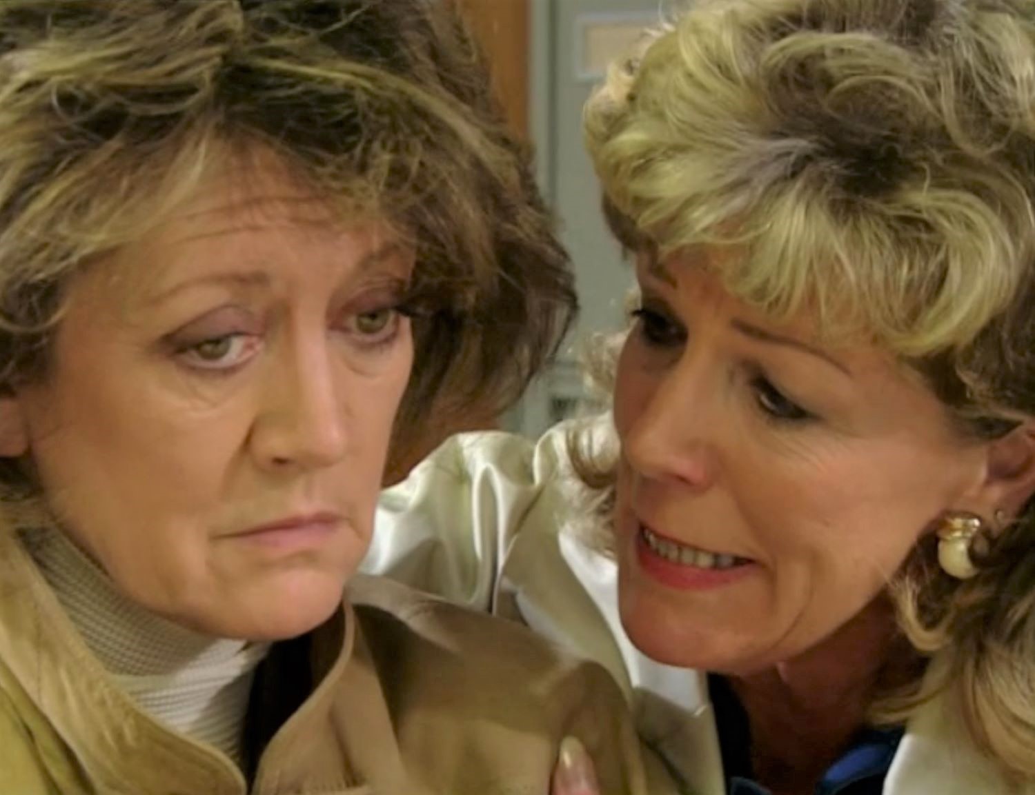 Coronation Street Alma is upset as determined Audrey comforts her