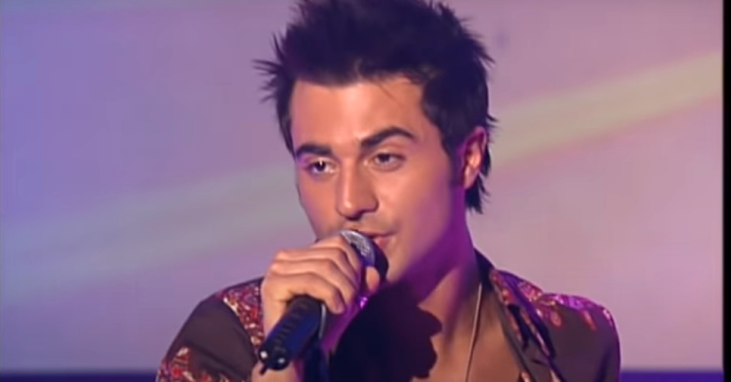 Darius Danesh singing 