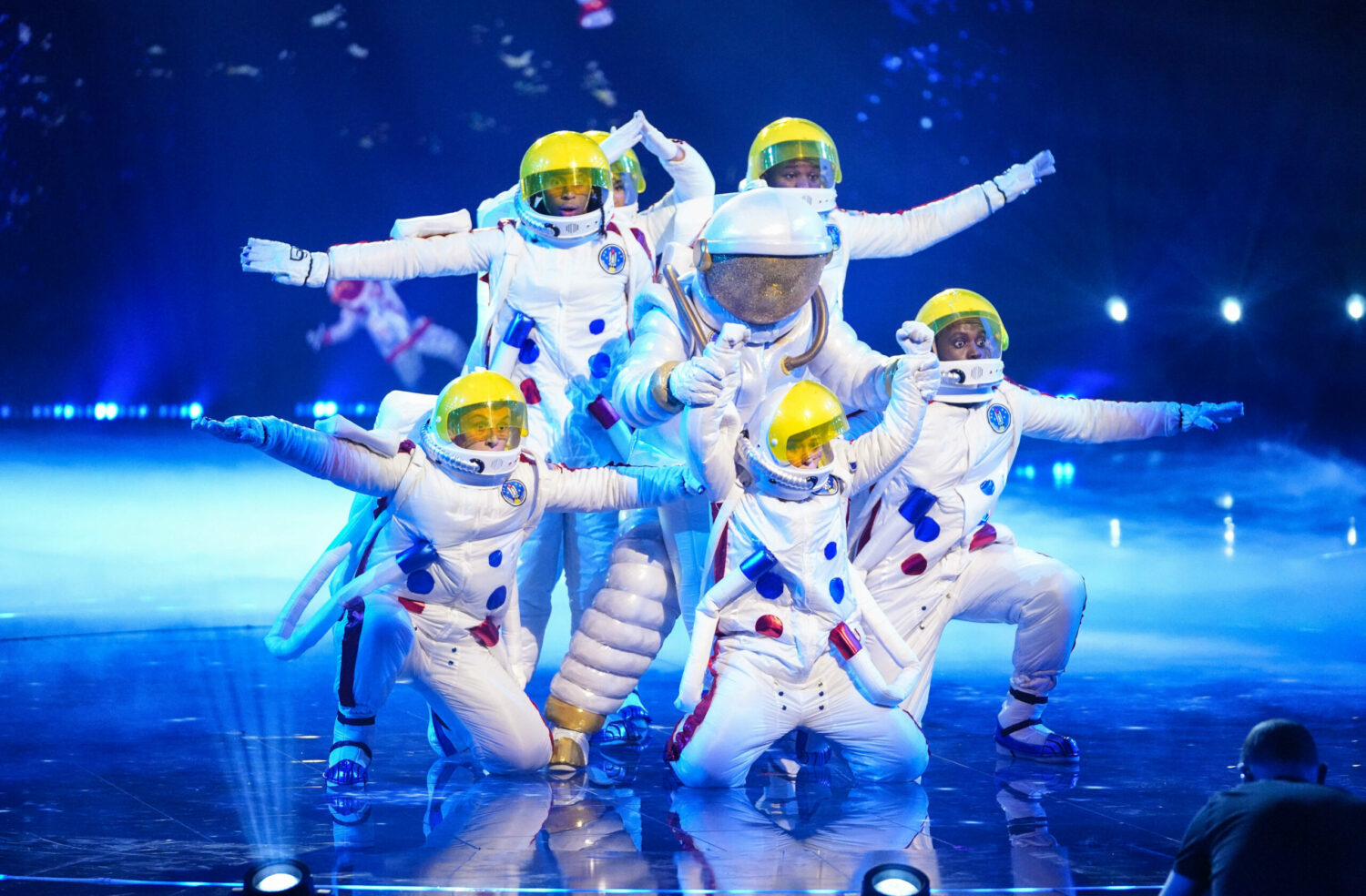 Astronaut dances on The Masked Singer